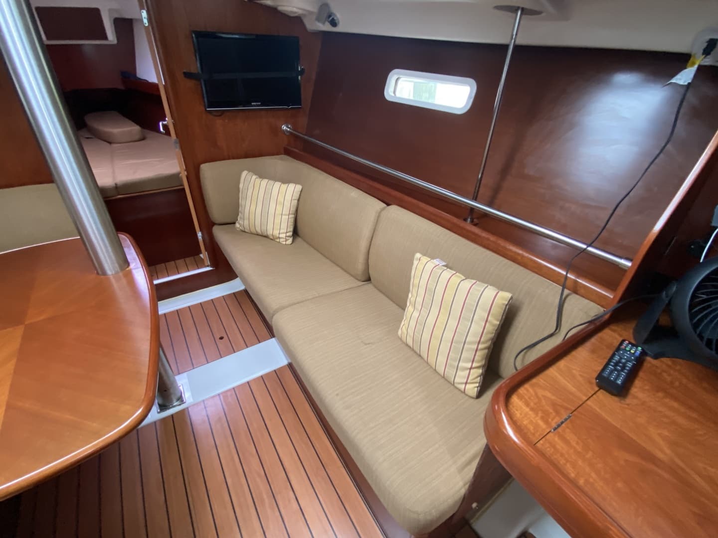 2004 Beneteau 373