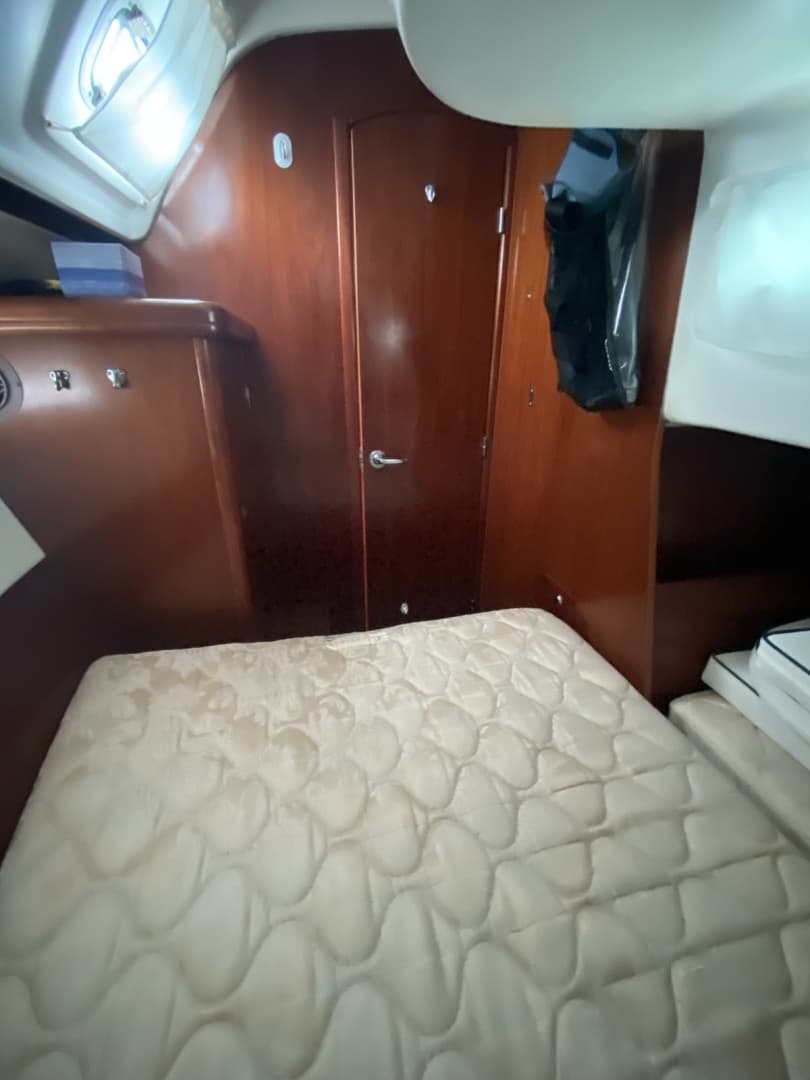 2004 Beneteau 373