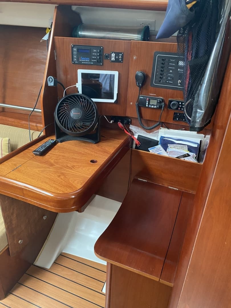 2004 Beneteau 373