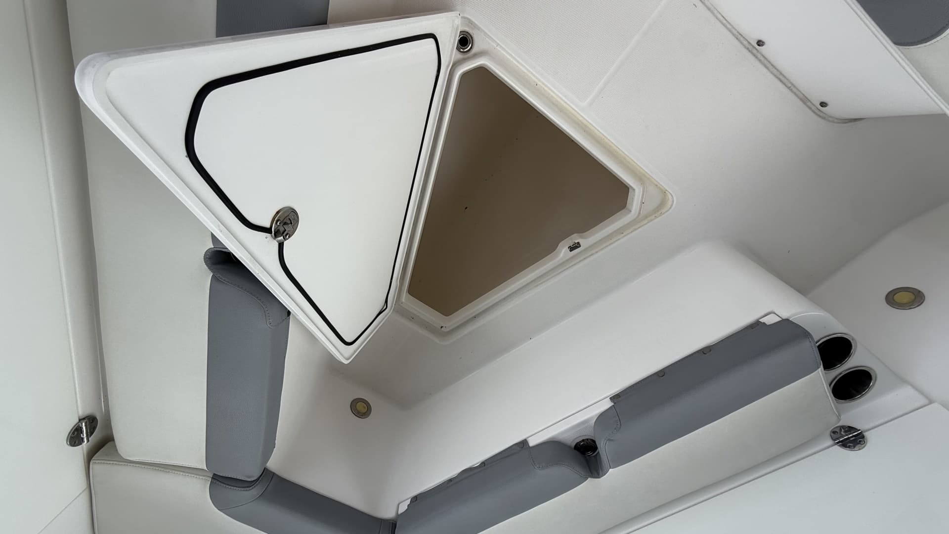2016 Everglades 295 Center Console