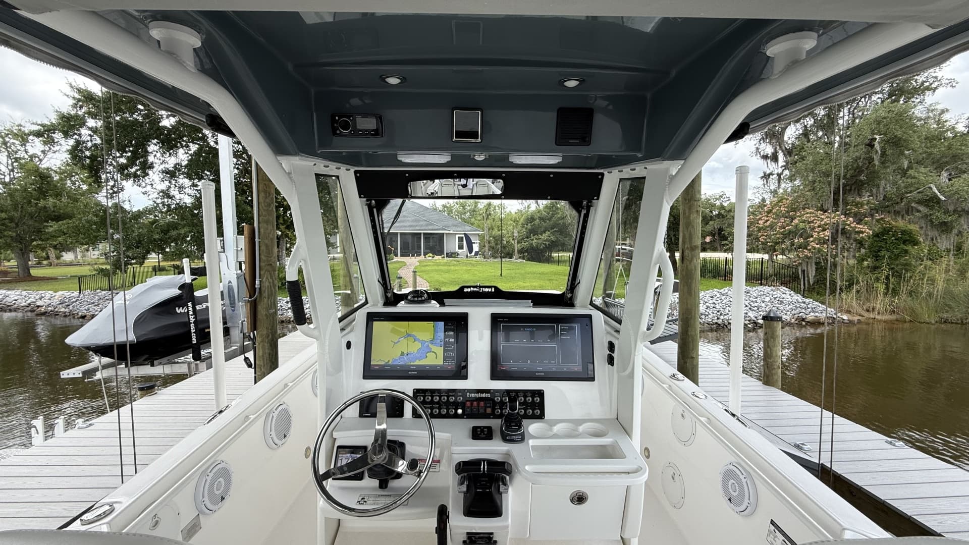 2016 Everglades 295 Center Console