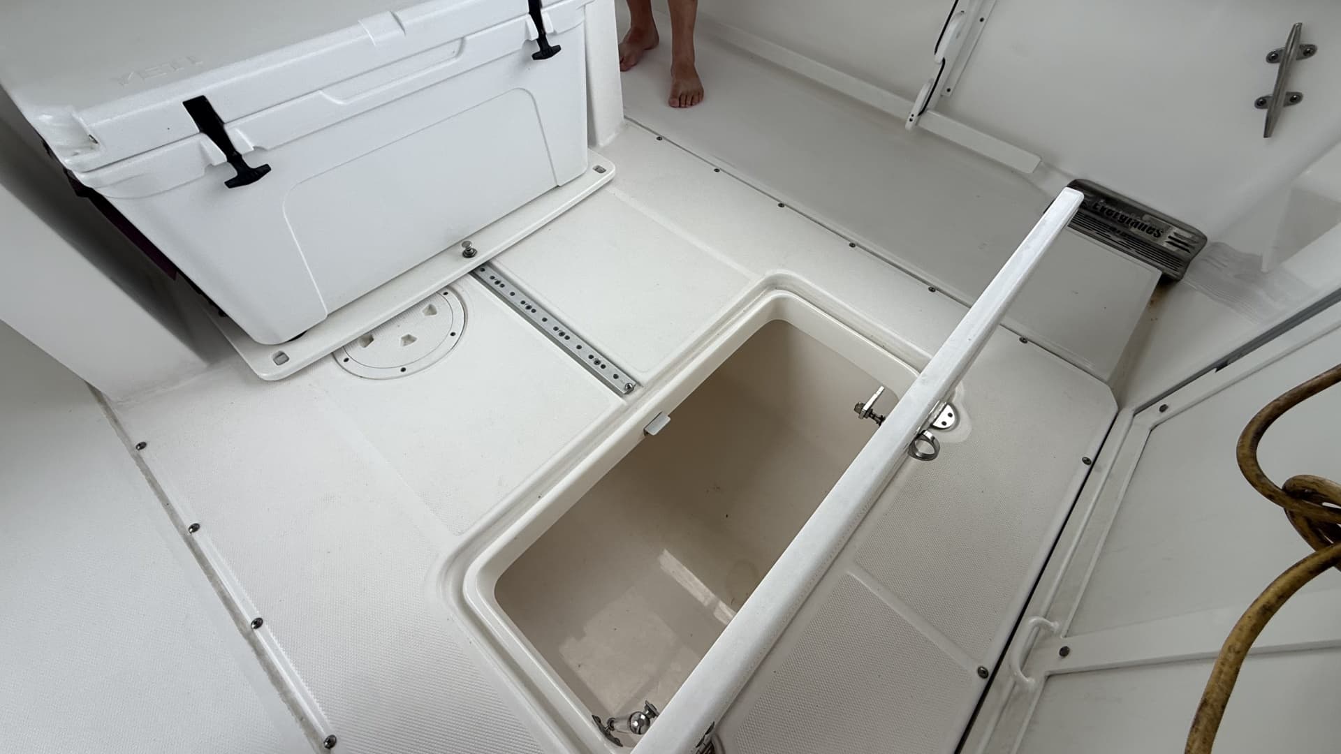 2016 Everglades 295 Center Console