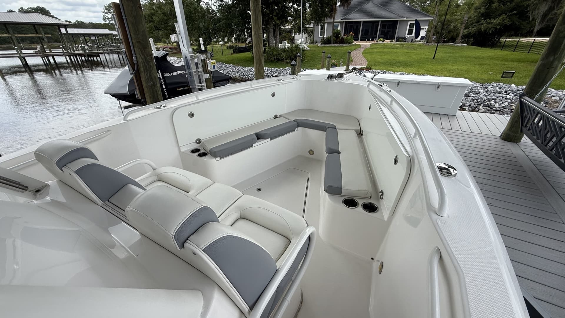 2016 Everglades 295 Center Console