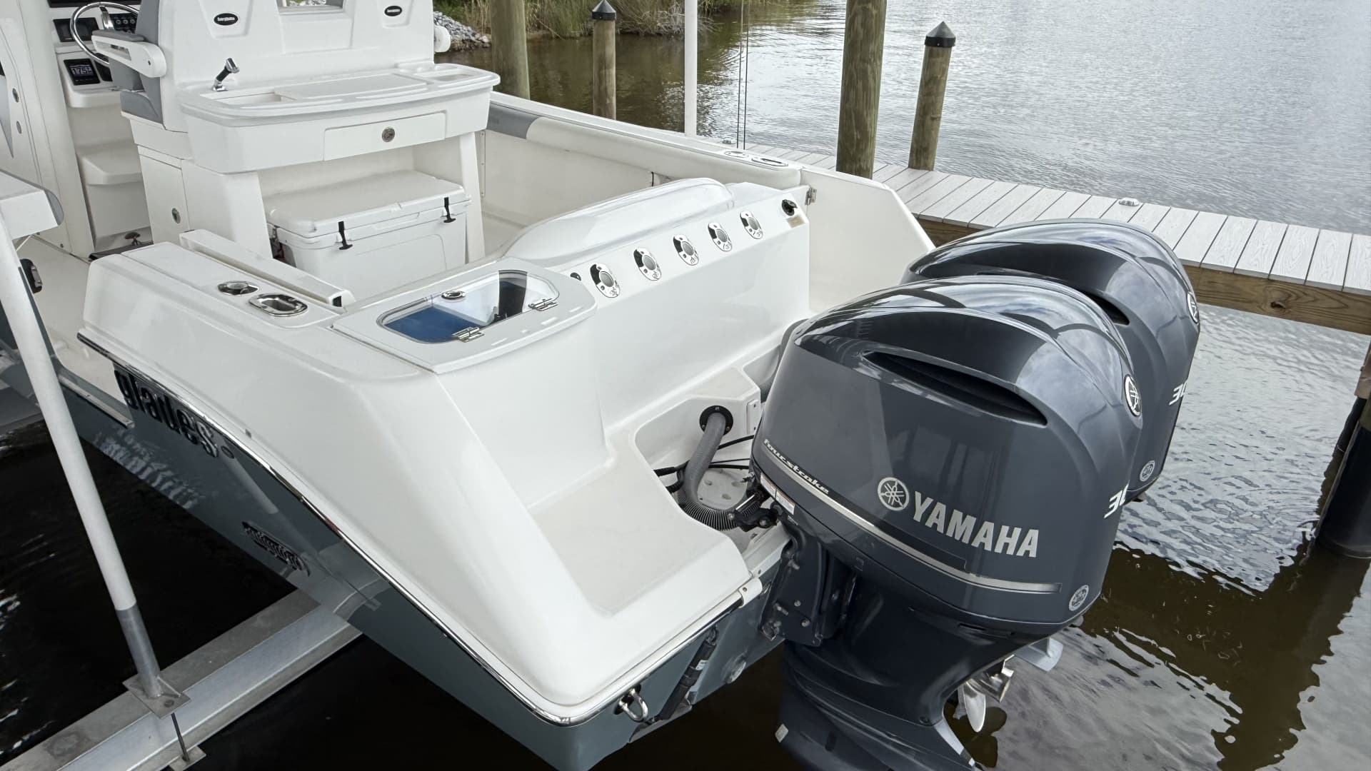 2016 Everglades 295 Center Console
