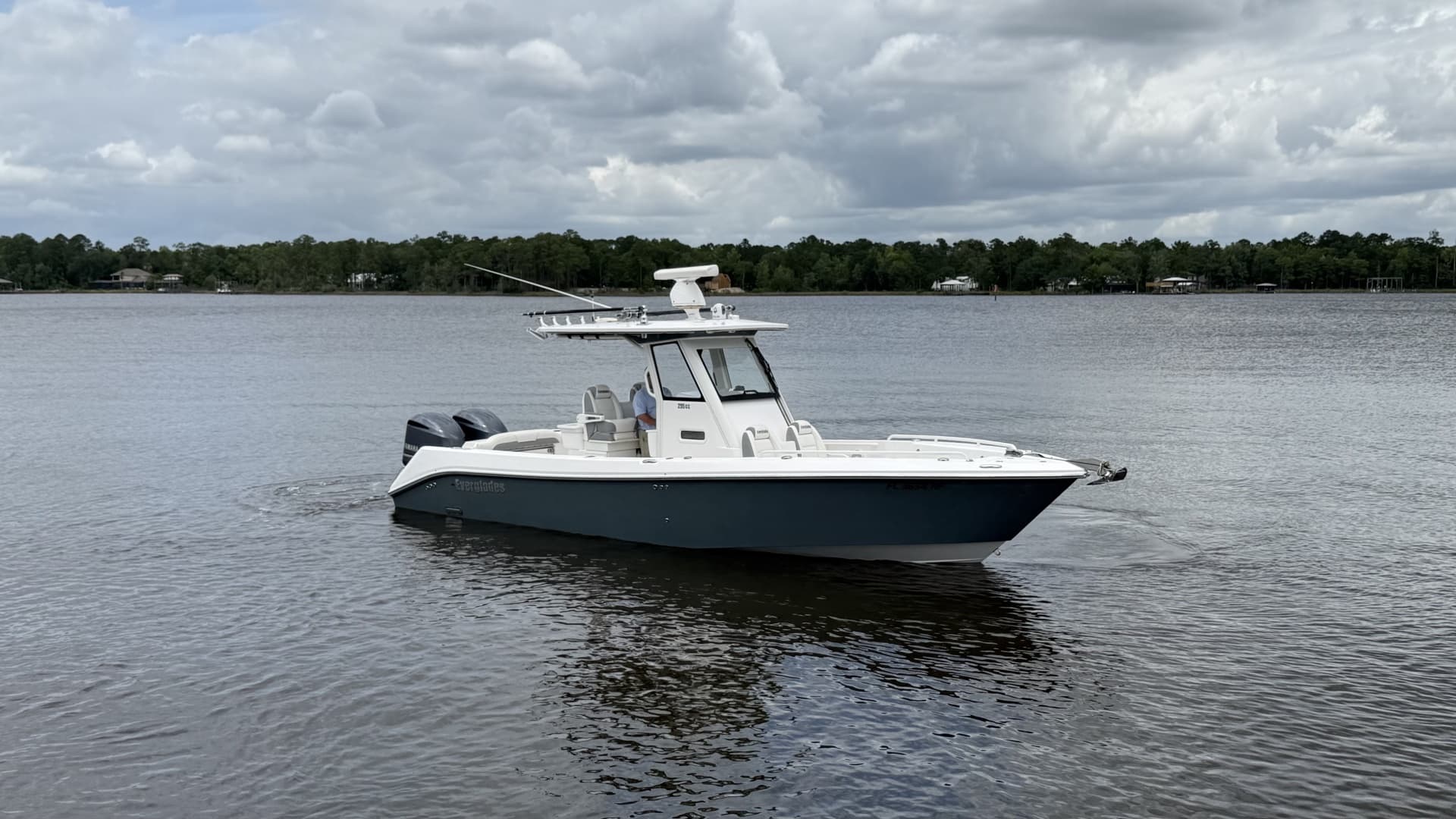 2016 Everglades 295 Center Console