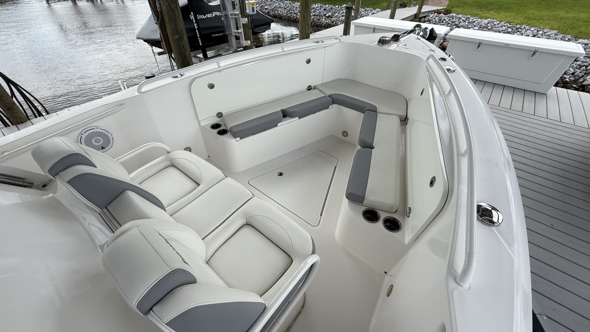 2016 Everglades 295 Center Console