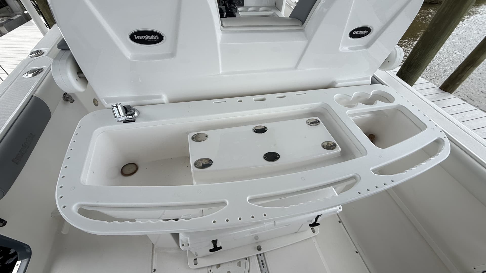2016 Everglades 295 Center Console