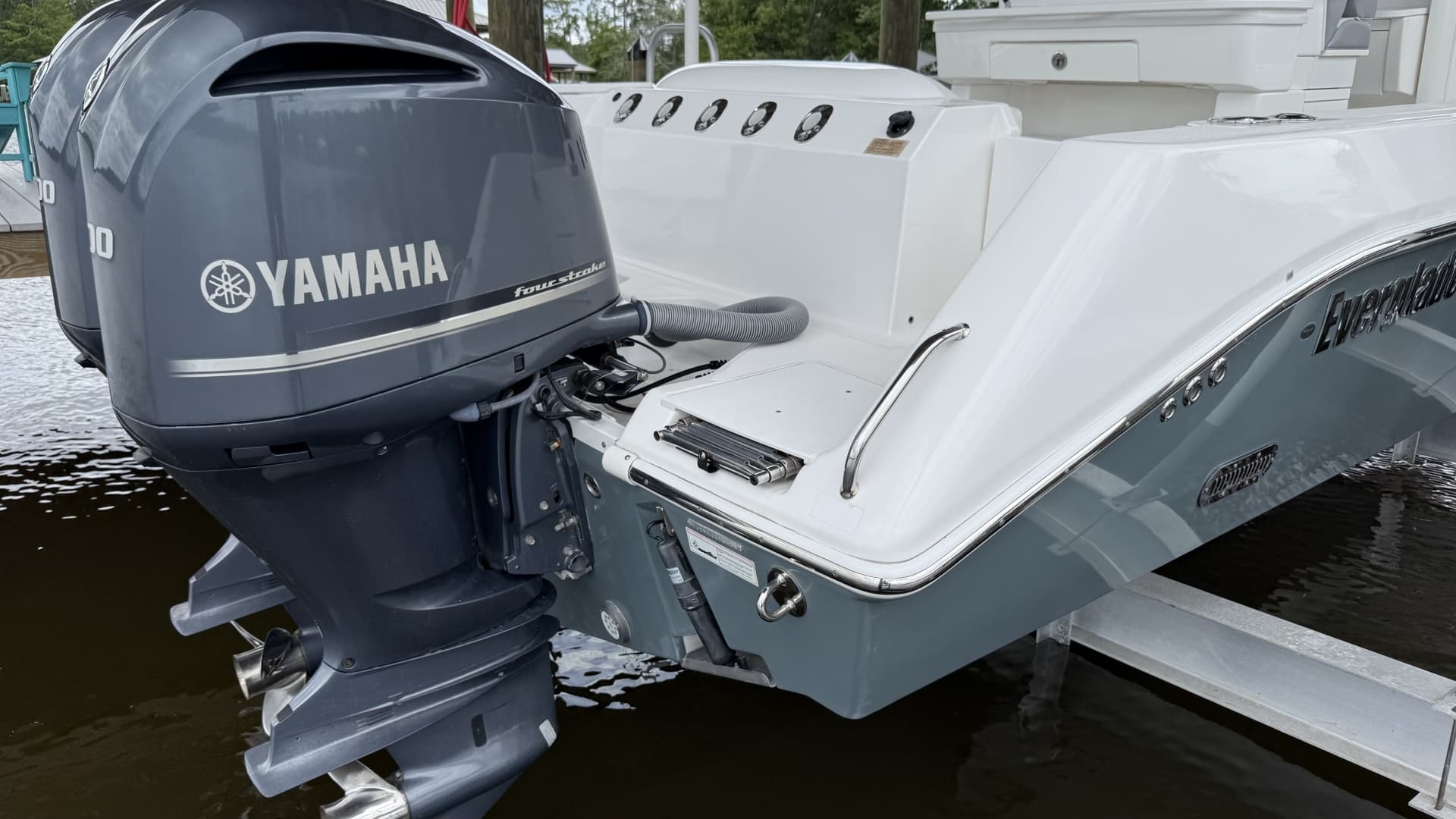 2016 Everglades 295 Center Console