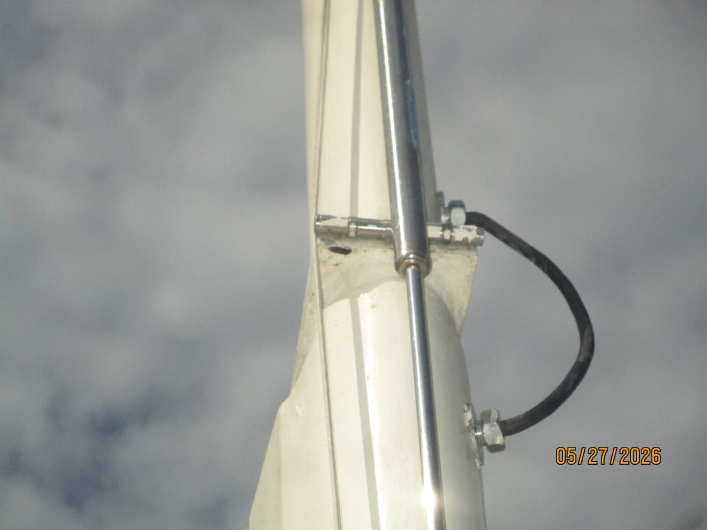 42' Hatteras mast hinge1