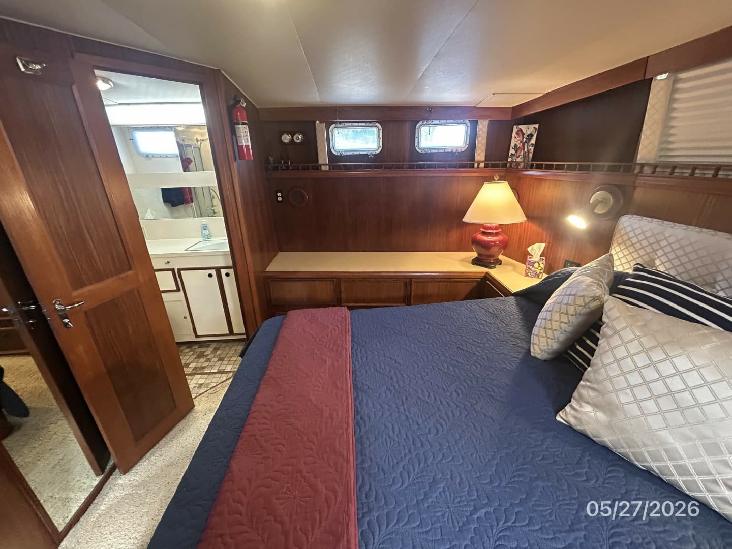 42' Hatteras master stateroom starboard