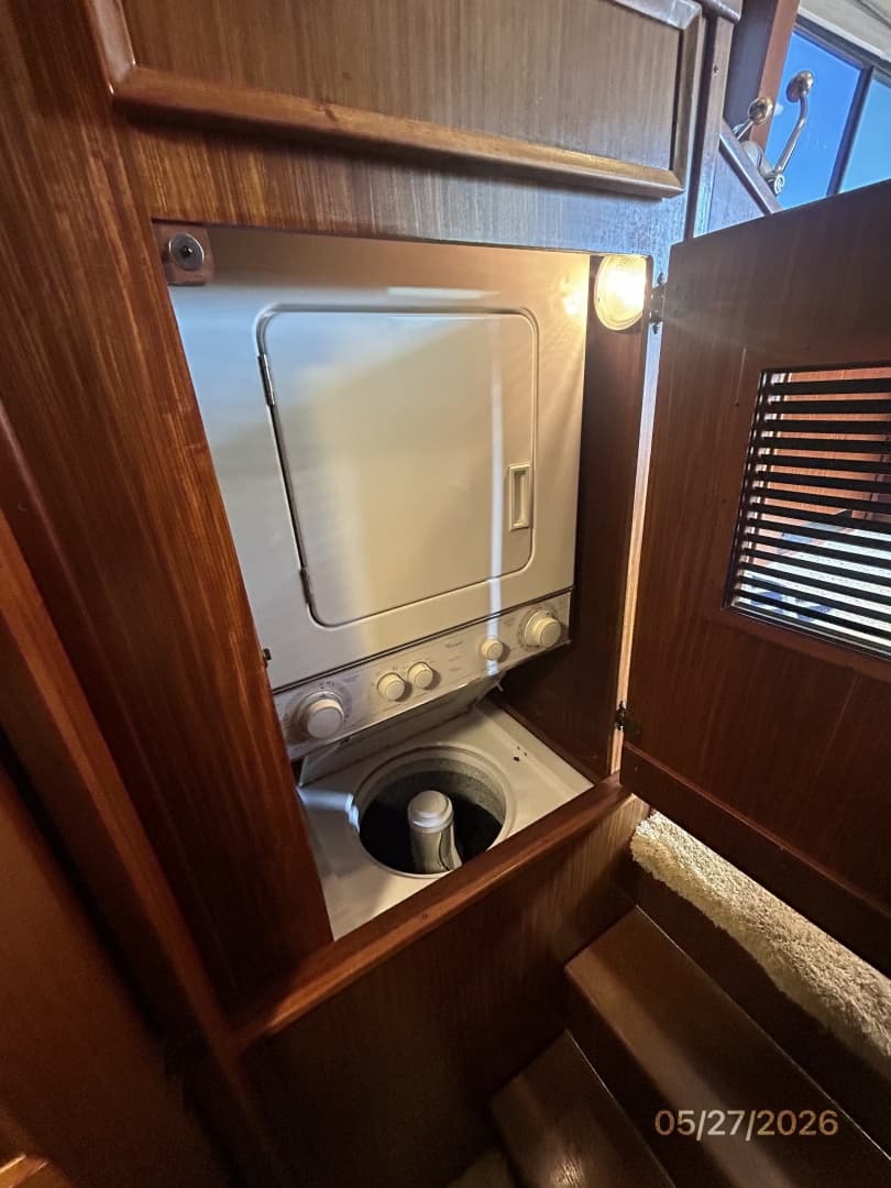 42' Hatteras washer-dryer