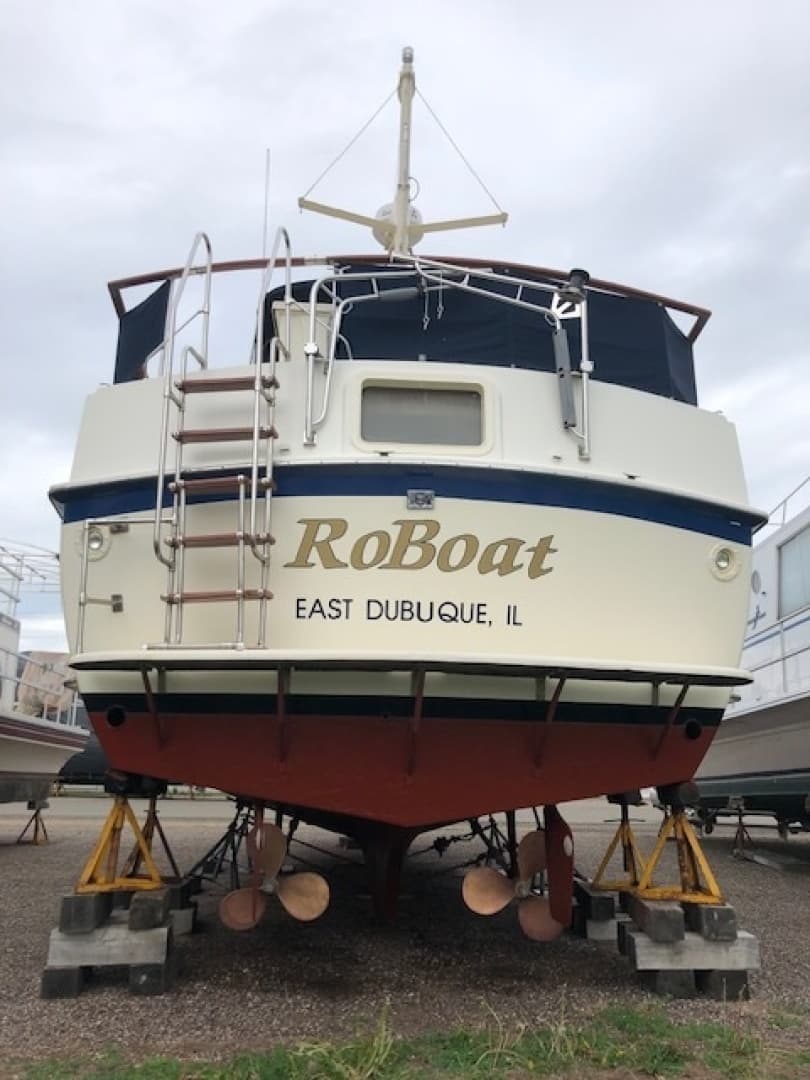 42' Hatteras hauled out6