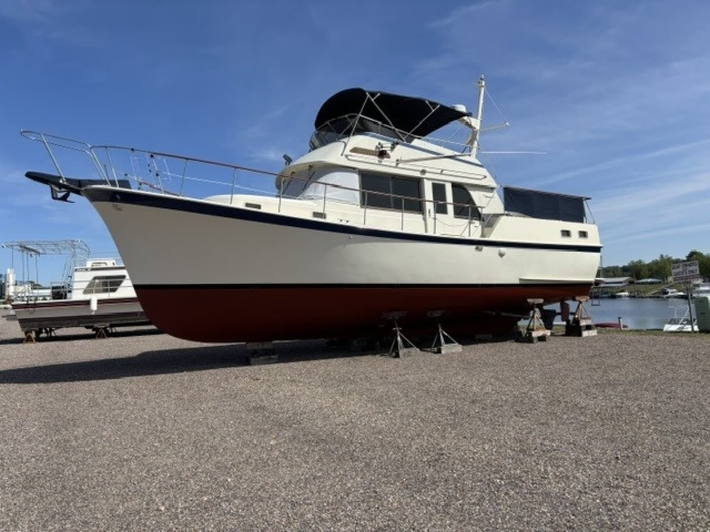 42' Hatteras hauled out1