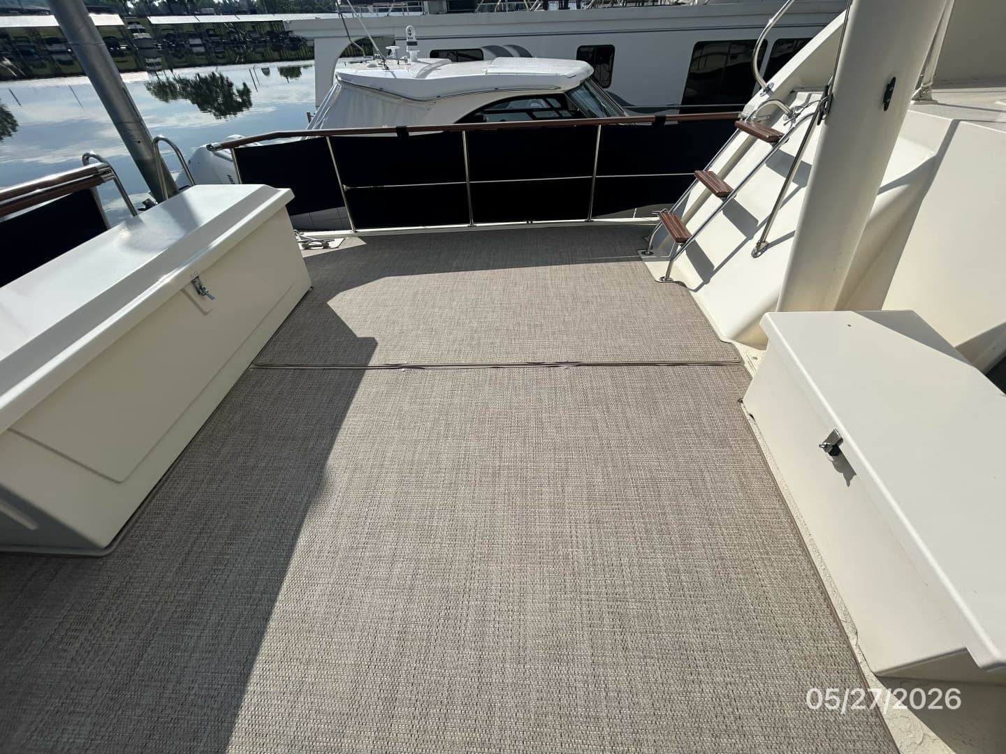 42' Hatteras sundeck port