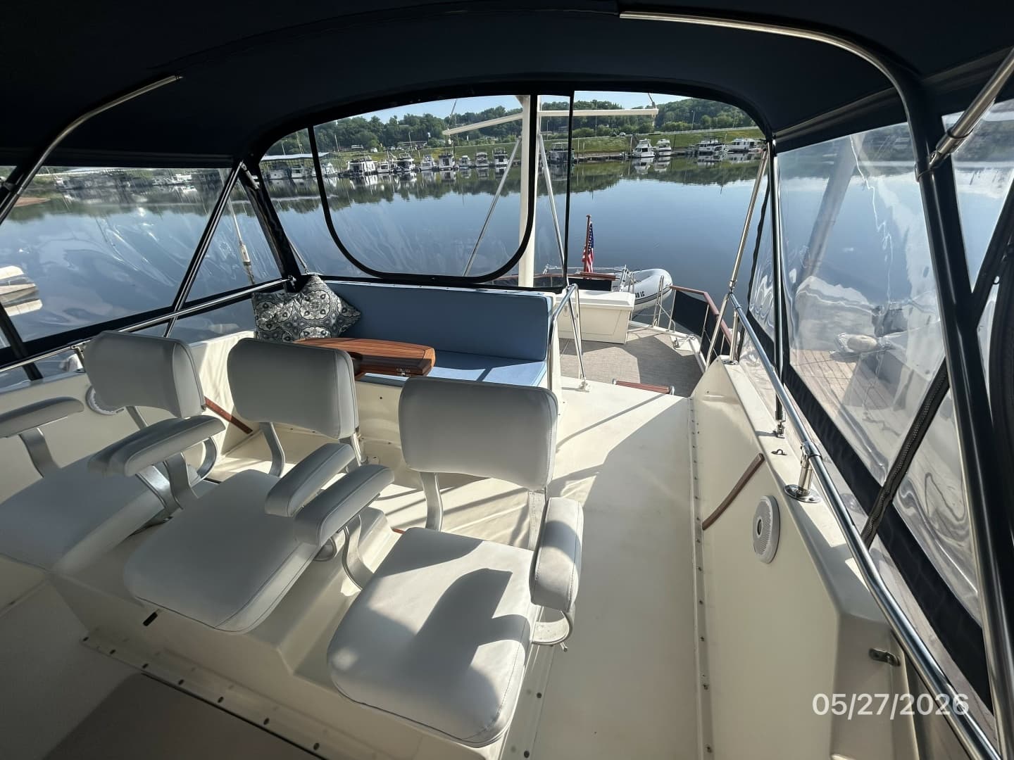 42' Hatteras flybridge aft