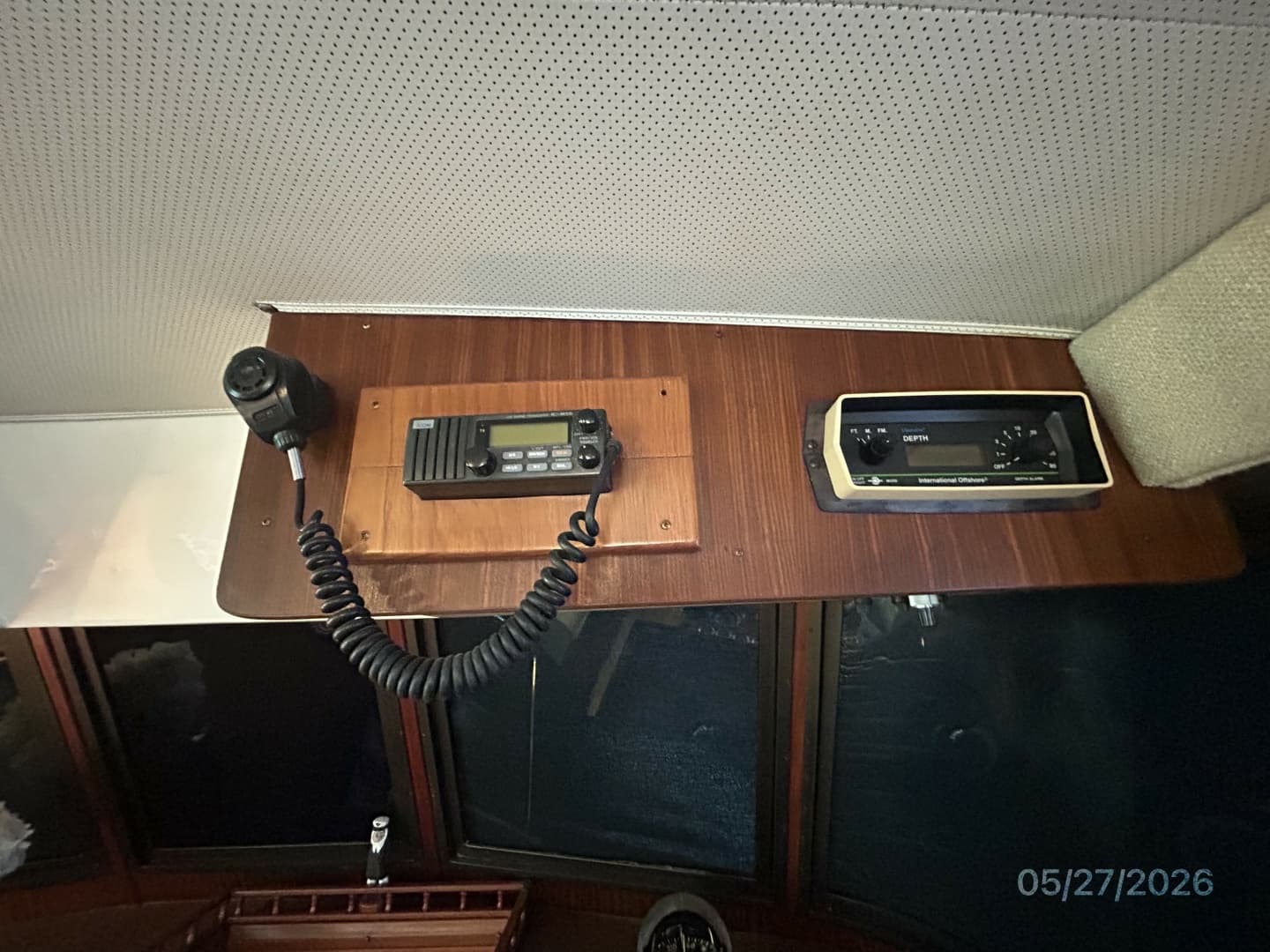 42' Hatteras lower helm overhead electronics