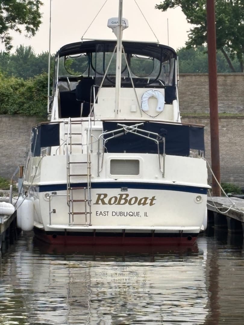 42' Hatteras aft profile