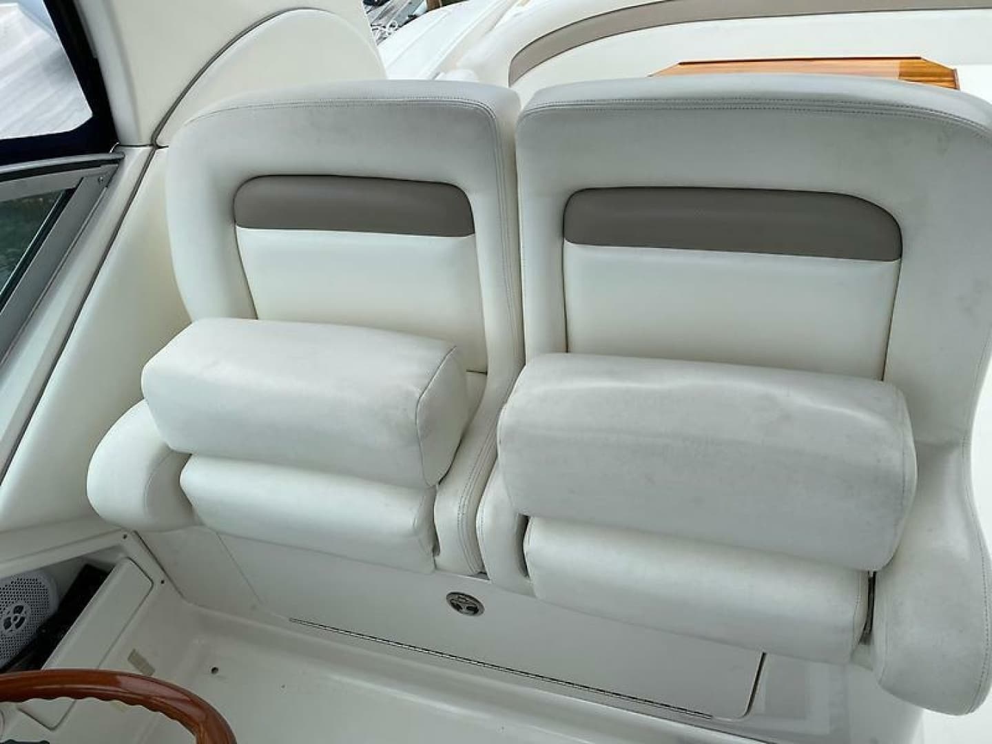 2004 Sea Ray 320 Sundancer