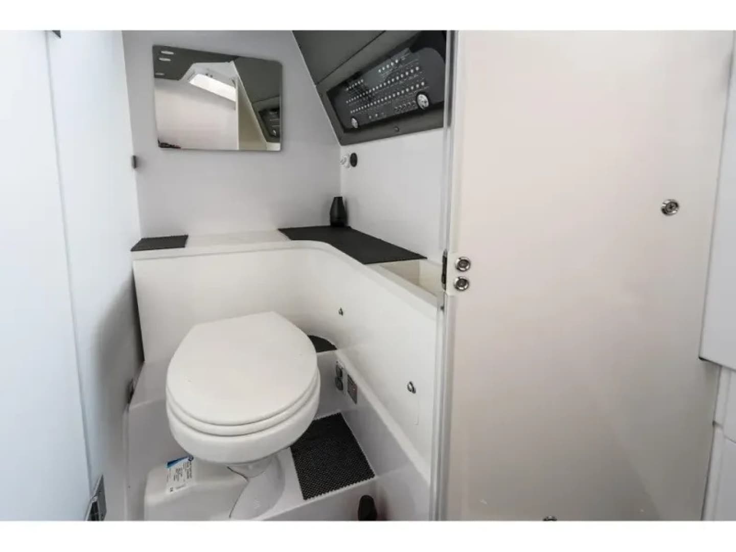 2022 Axopar 37 XC CROSS CABIN