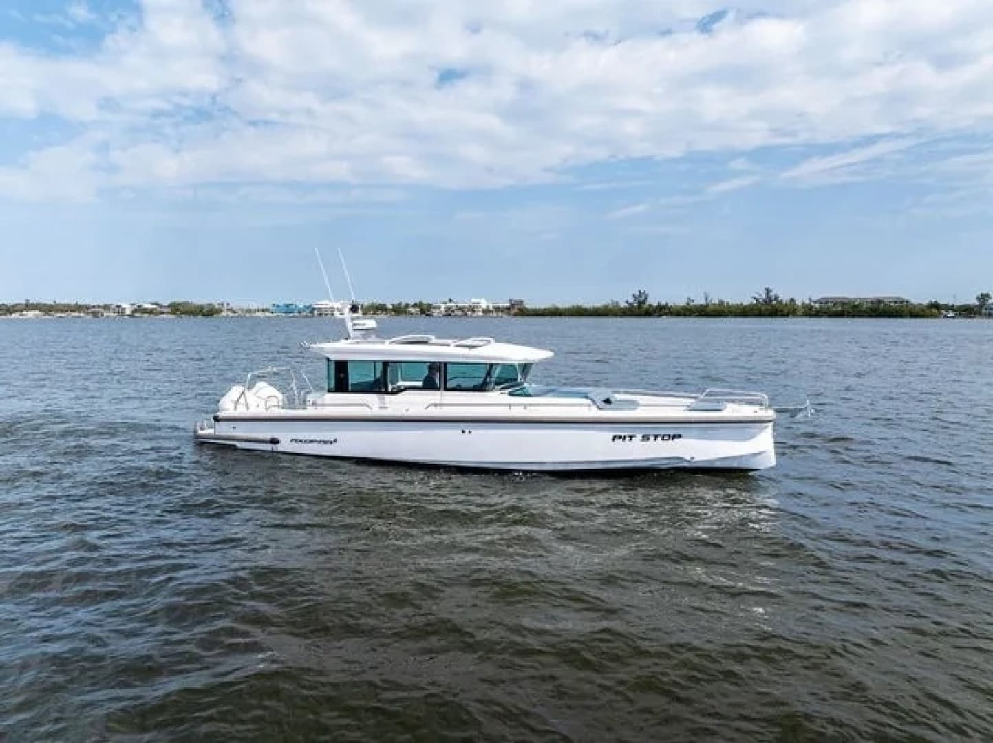 2022 Axopar 37 XC CROSS CABIN