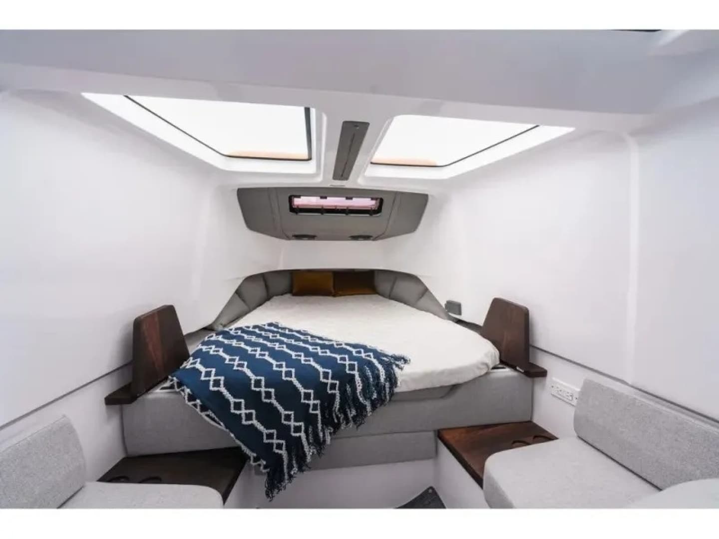 2022 Axopar 37 XC CROSS CABIN