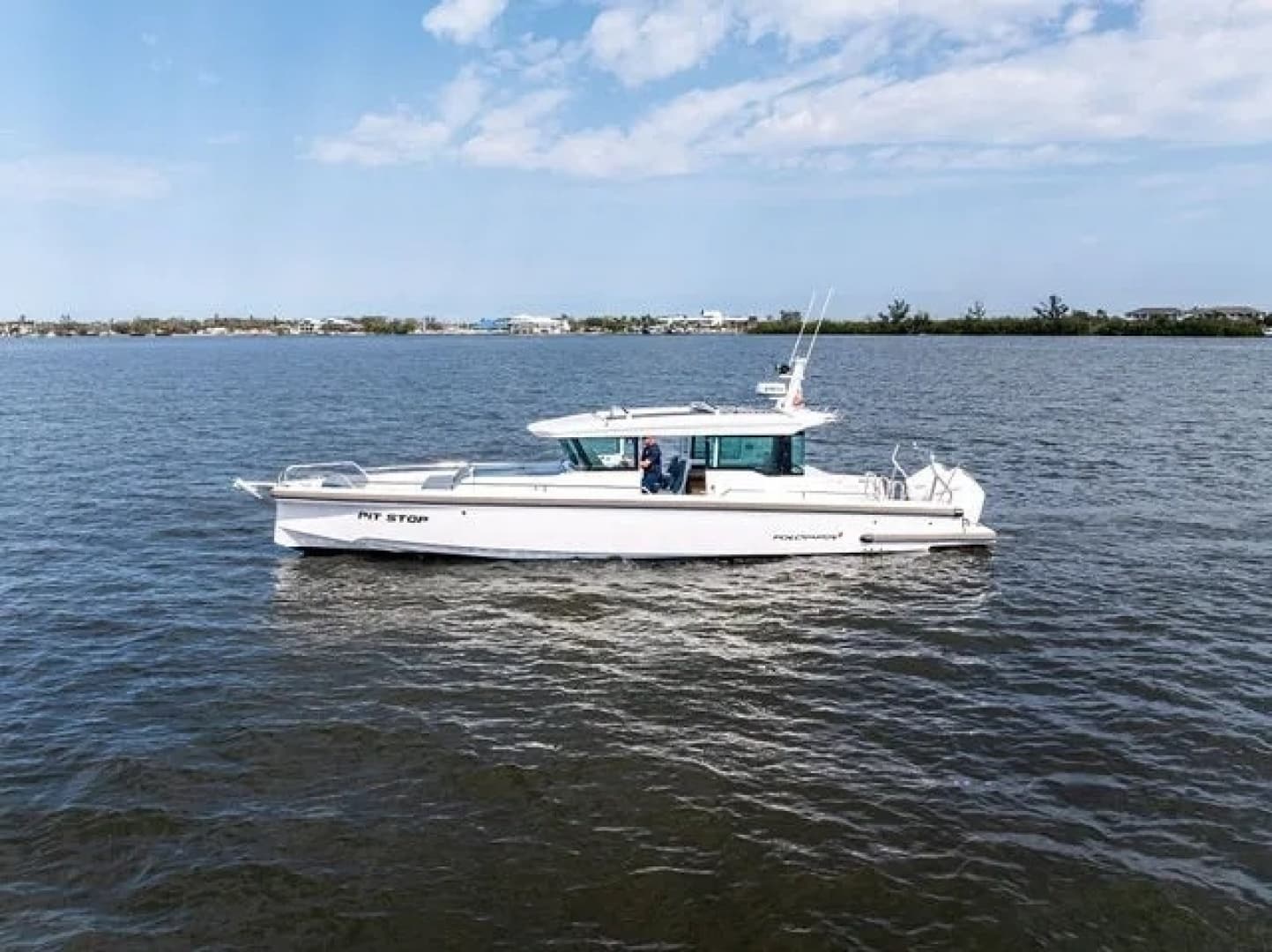 2022 Axopar 37 XC CROSS CABIN
