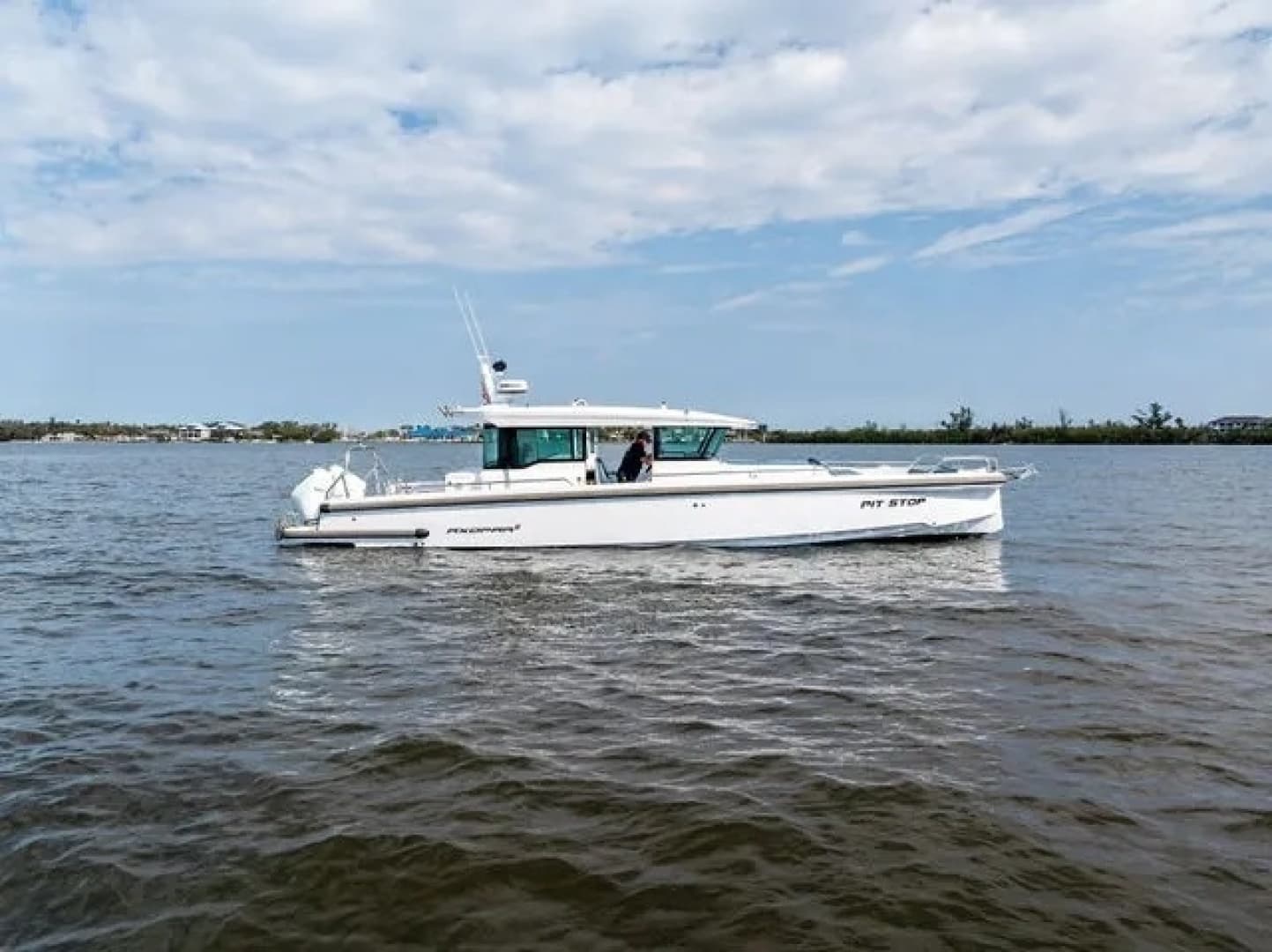 2022 Axopar 37 XC CROSS CABIN