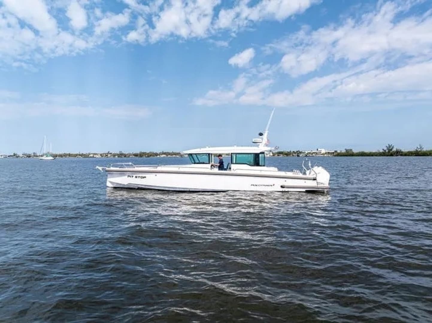 2022 Axopar 37 XC CROSS CABIN
