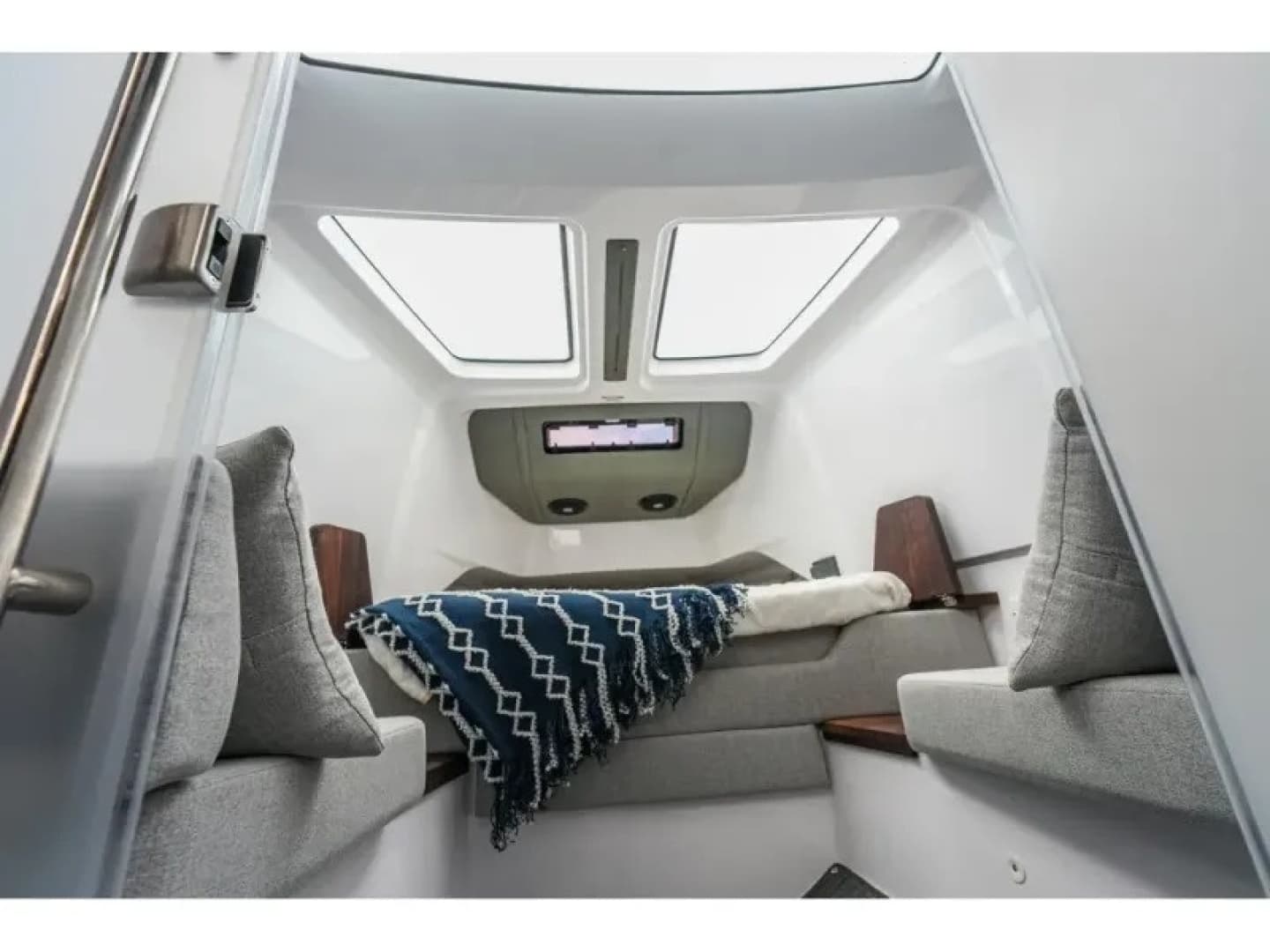 2022 Axopar 37 XC CROSS CABIN