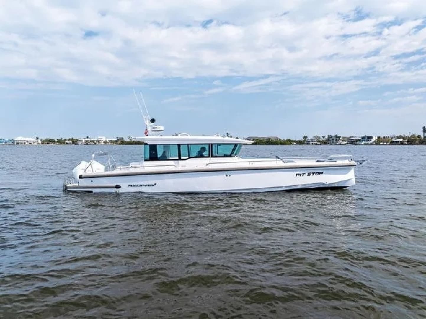 2022 Axopar 37 XC CROSS CABIN