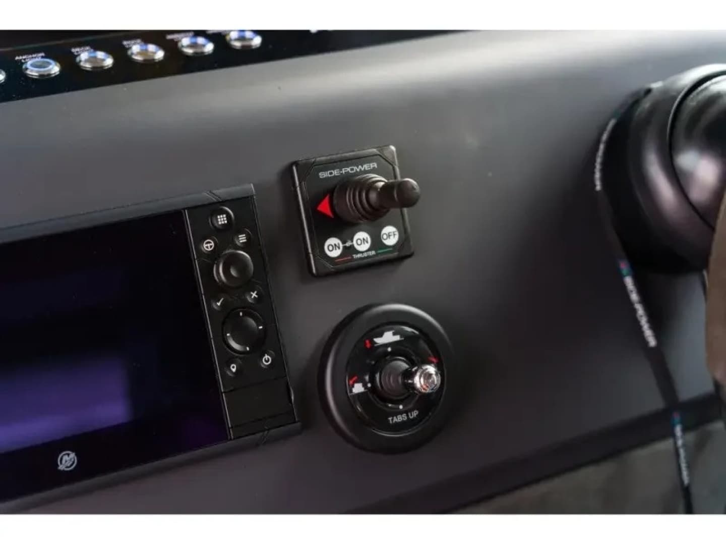 2022 Axopar 37 XC CROSS CABIN