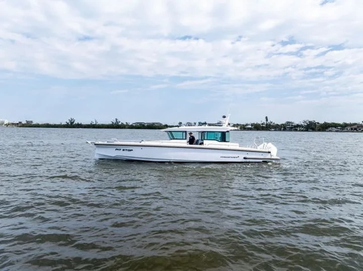 2022 Axopar 37 XC CROSS CABIN