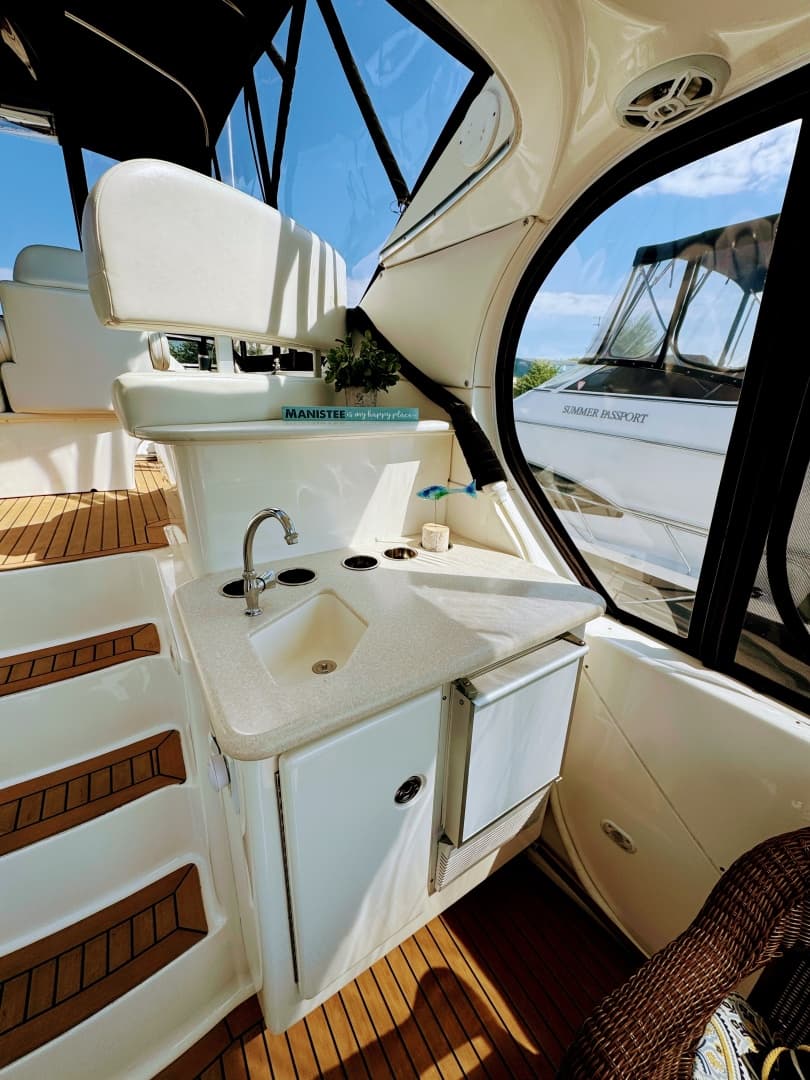 2002 Silverton 39 Motor Yacht
