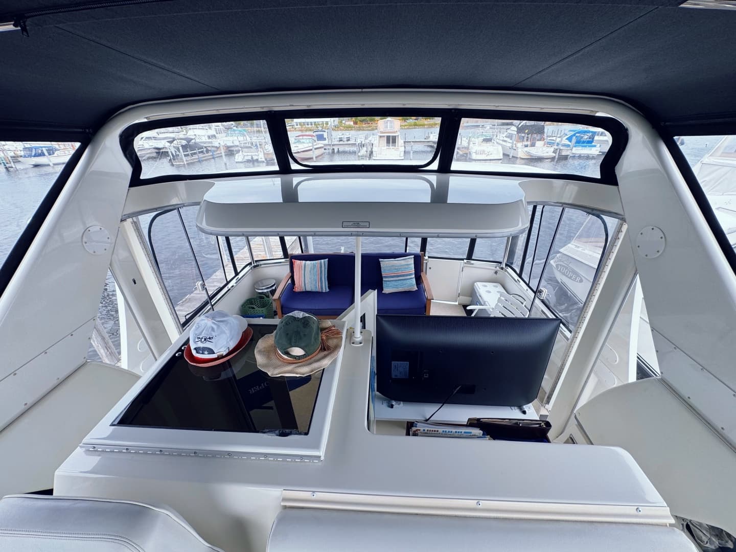 1999 Carver 406 Aft Cabin Motor Yacht