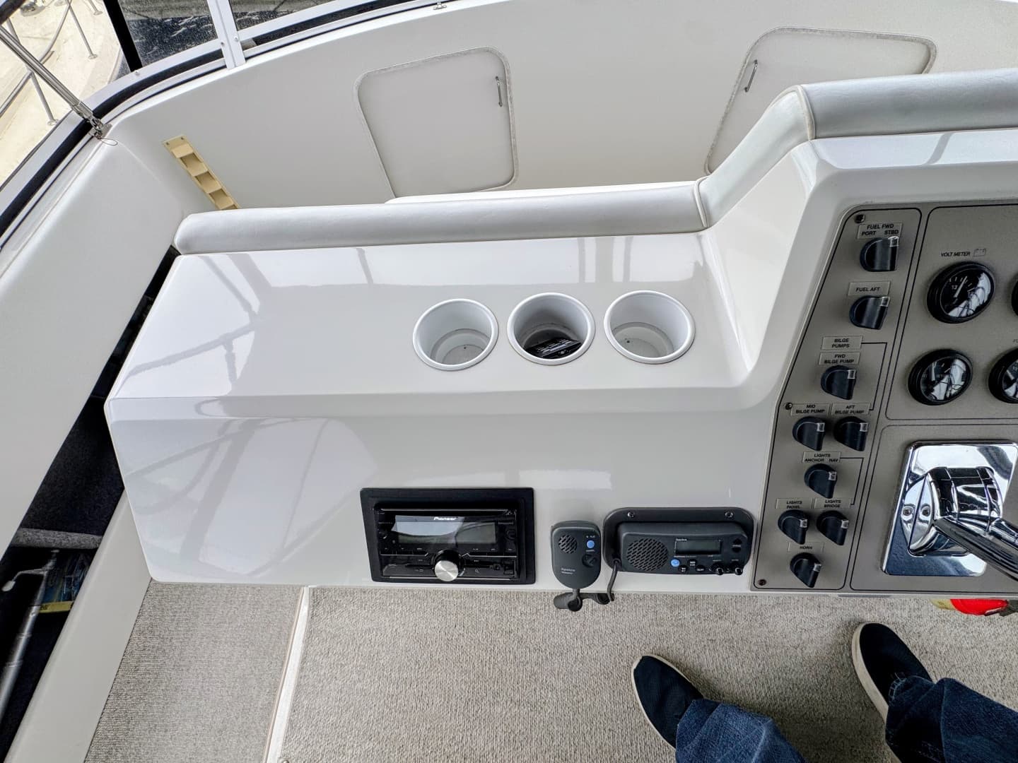 1999 Carver 406 Aft Cabin Motor Yacht