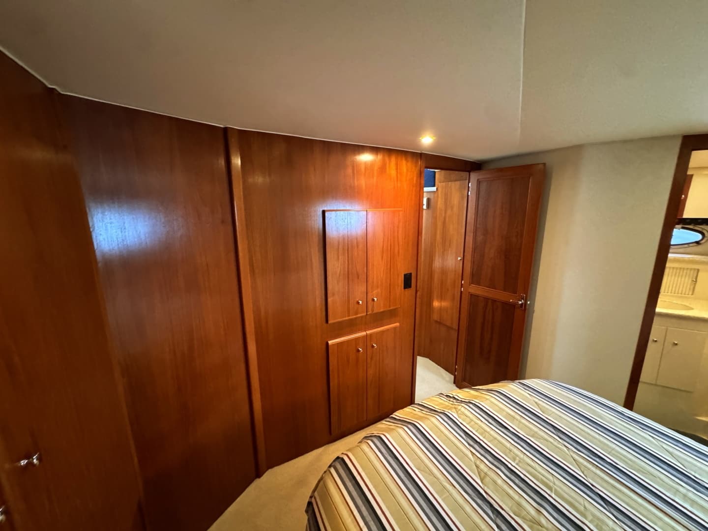 1999 Carver 406 Aft Cabin Motor Yacht