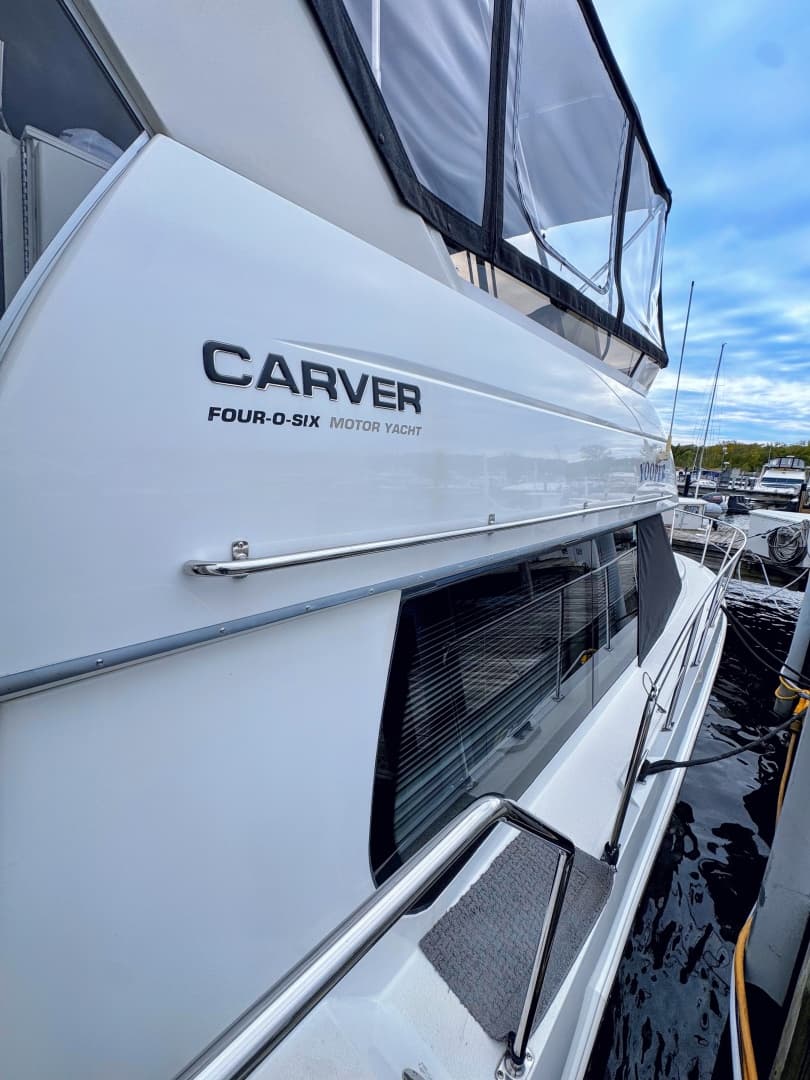 1999 Carver 406 Aft Cabin Motor Yacht