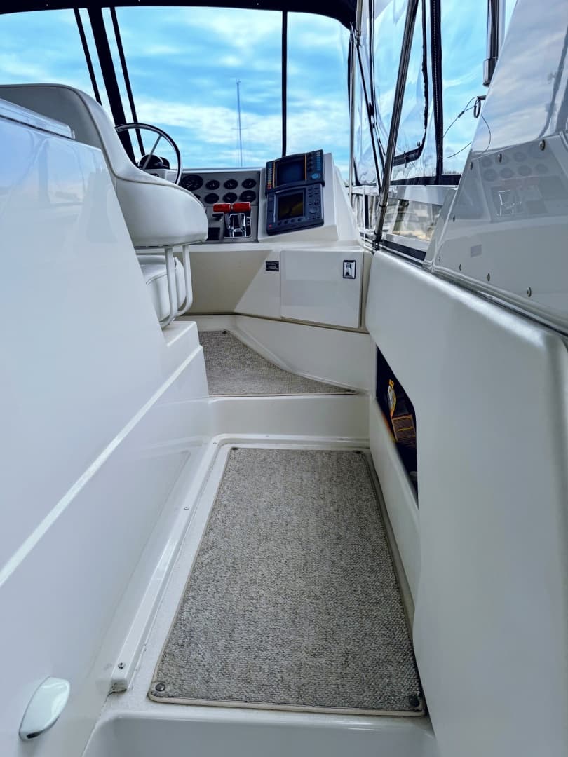 1999 Carver 406 Aft Cabin Motor Yacht