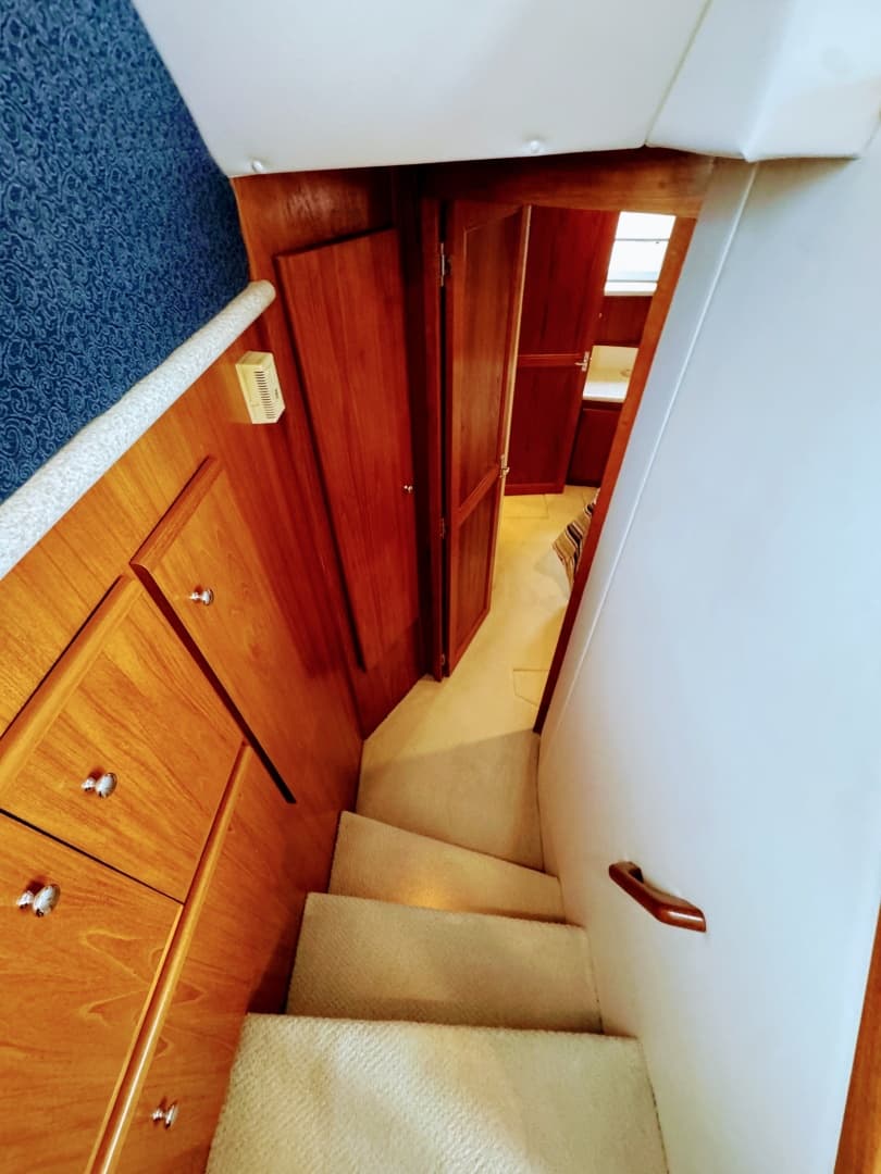 1999 Carver 406 Aft Cabin Motor Yacht