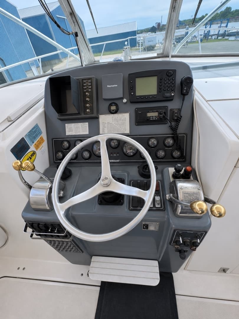 1999 Pursuit 3400 Express