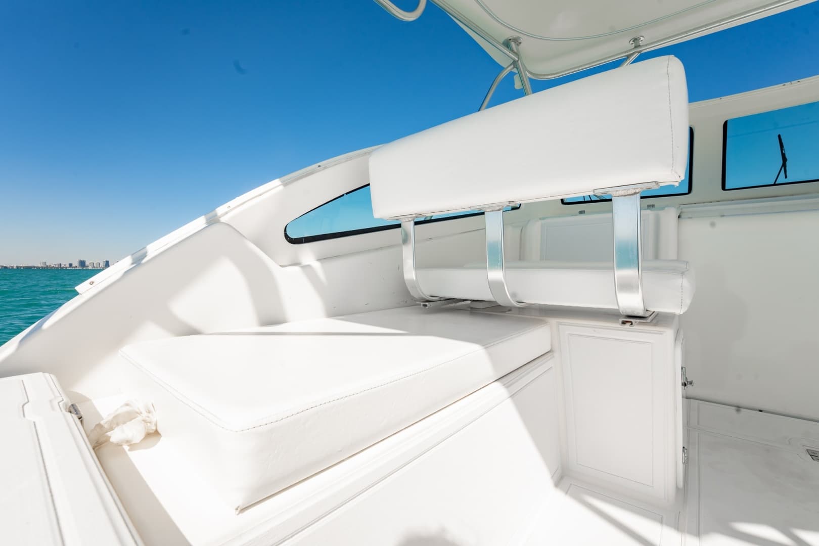 2004 Luhrs 320 Open