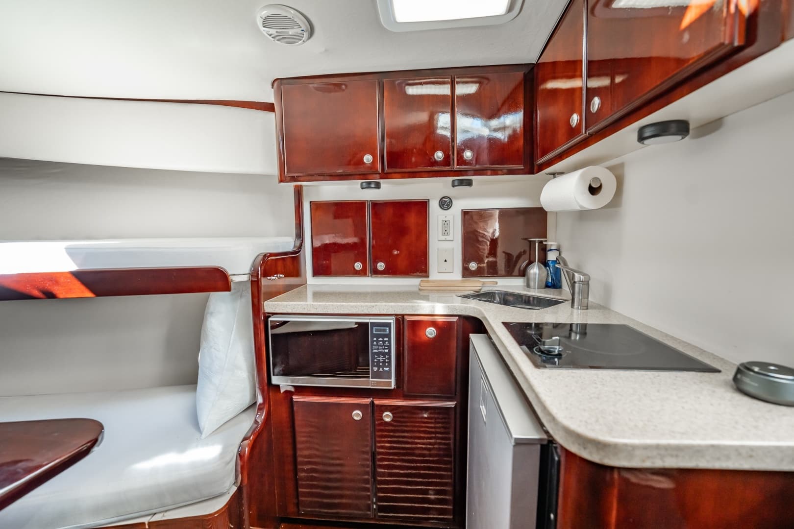 2004 Luhrs 320 Open