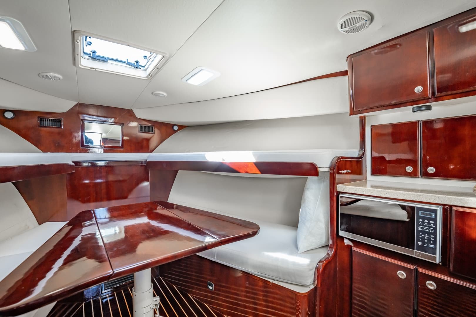 2004 Luhrs 320 Open