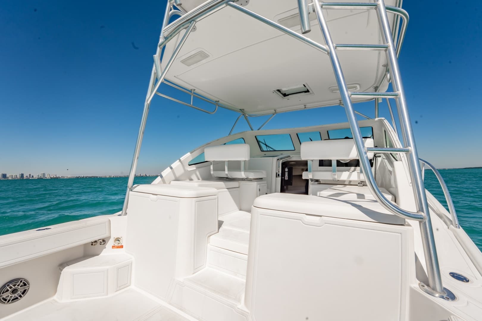 2004 Luhrs 320 Open