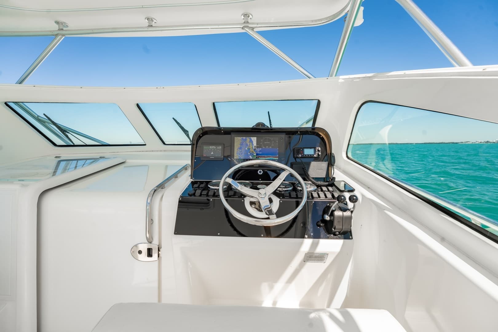 2004 Luhrs 320 Open