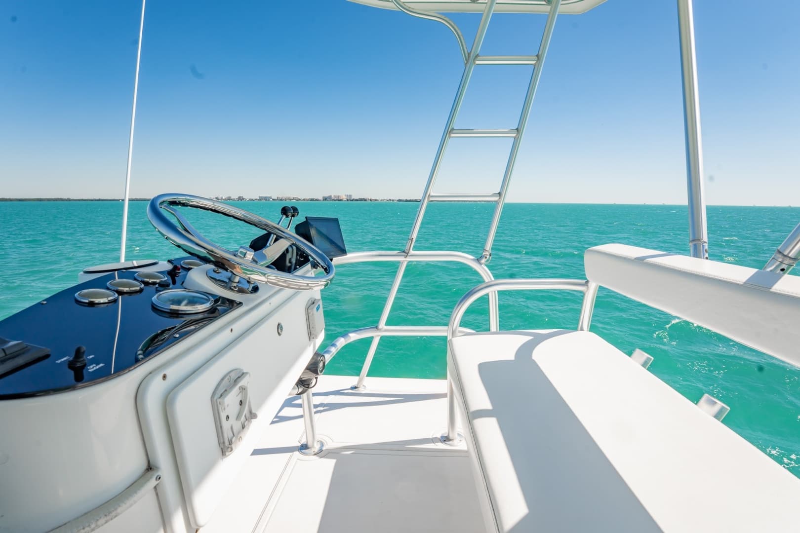2004 Luhrs 320 Open
