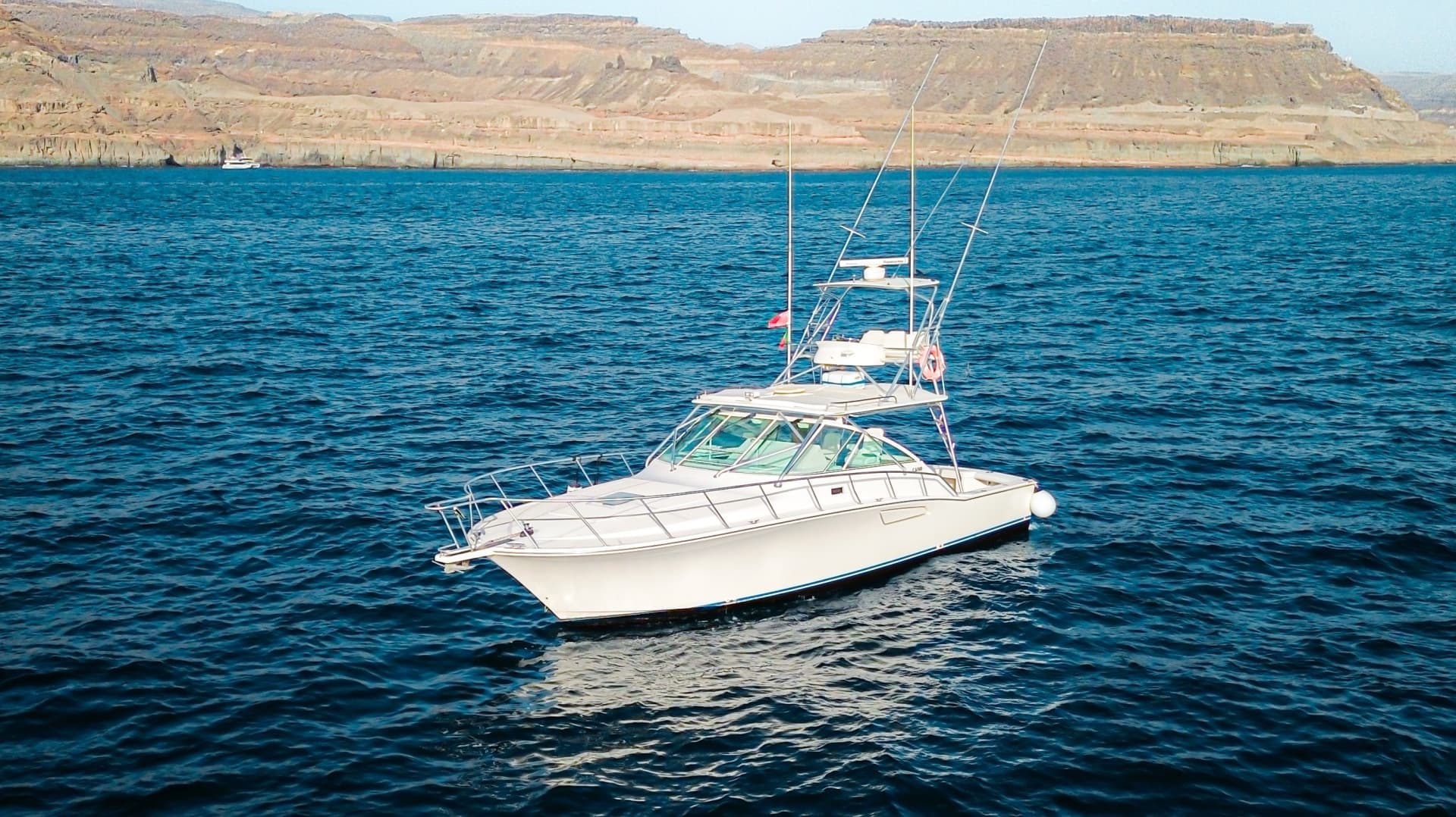 2005 Cabo 40 Hardtop Express
