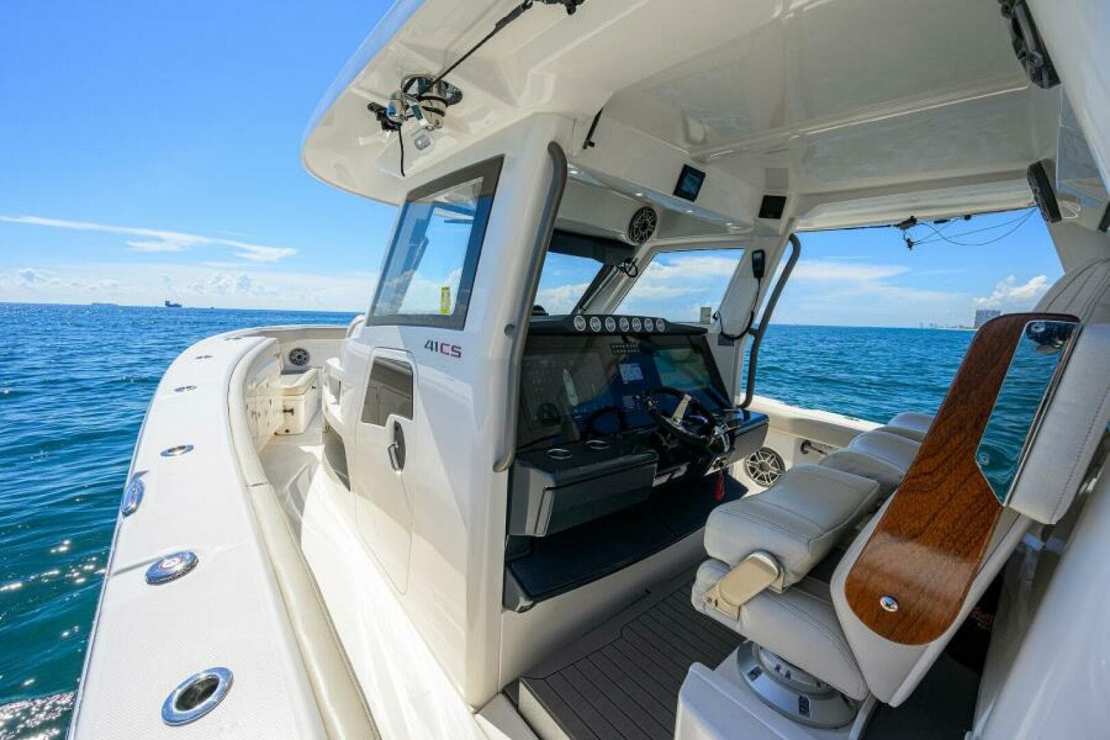 2021 Solace Center Console