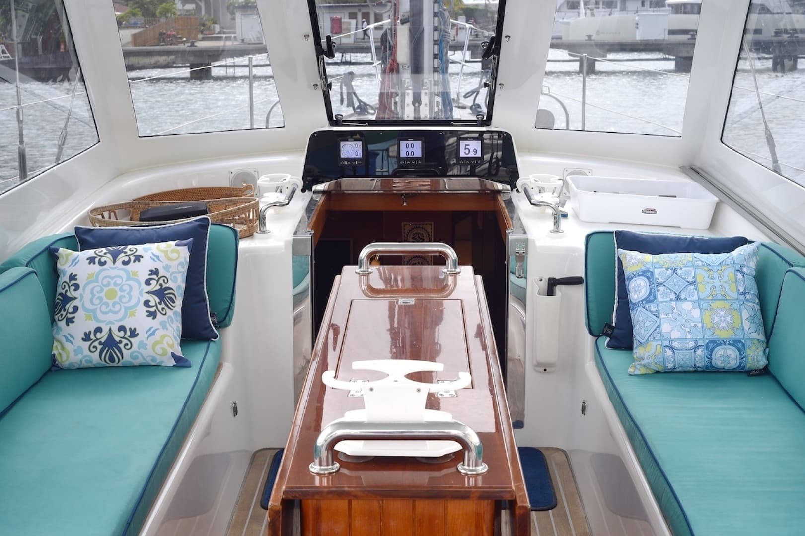 2017 Hylas 63