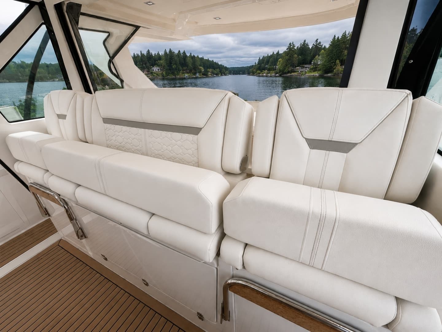 2023 Tiara Yachts 48 LS